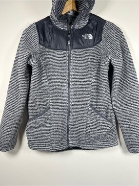 The North Face Girls' Oso Hoodie in a grey and black striped pattern